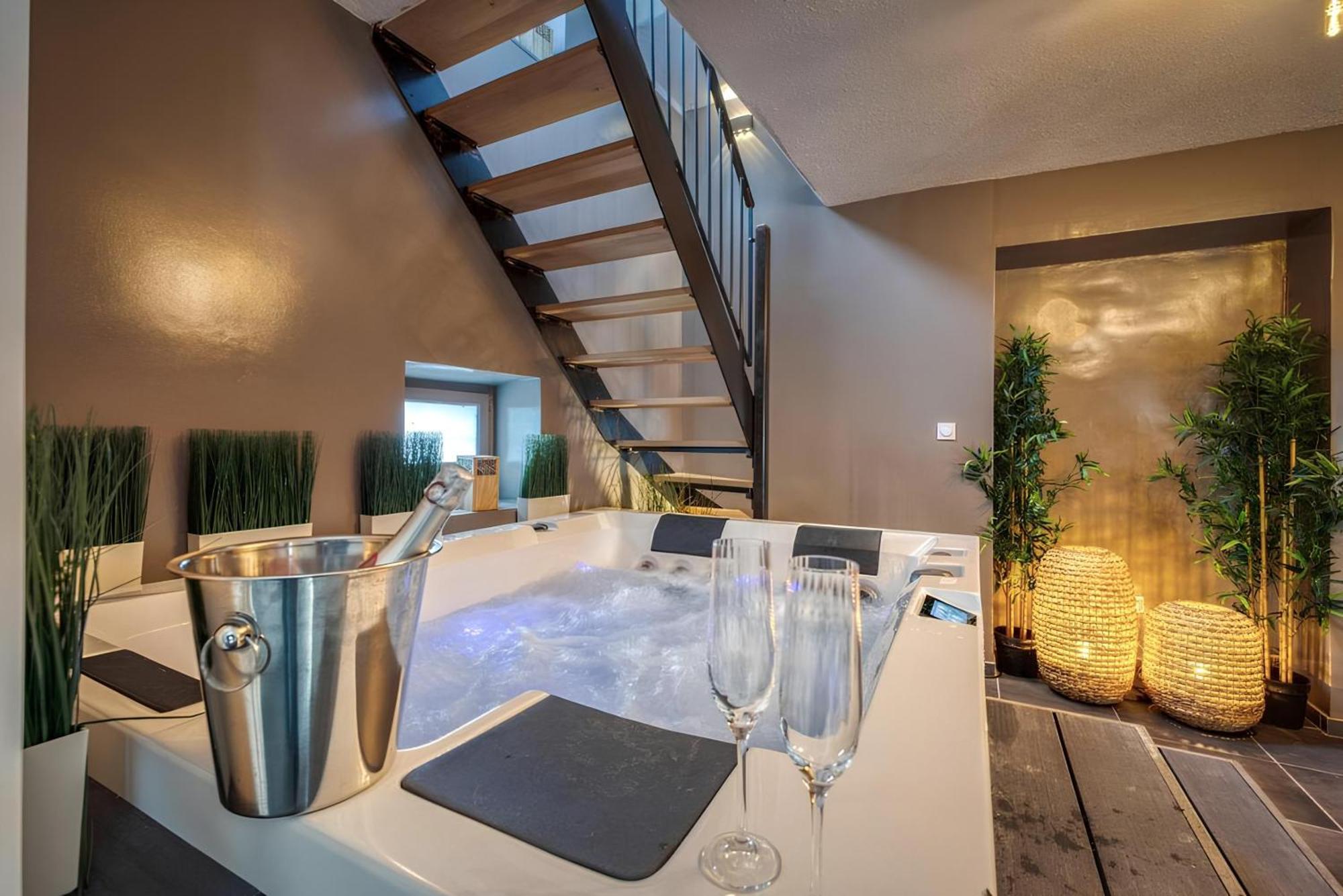 50 Nuances D'Amour - Jacuzzi / Massage / Cinema Moirans Luaran gambar